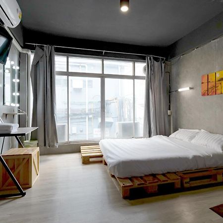 The Beds Ever Hostel (Adults Only) Bangkok Exterior foto